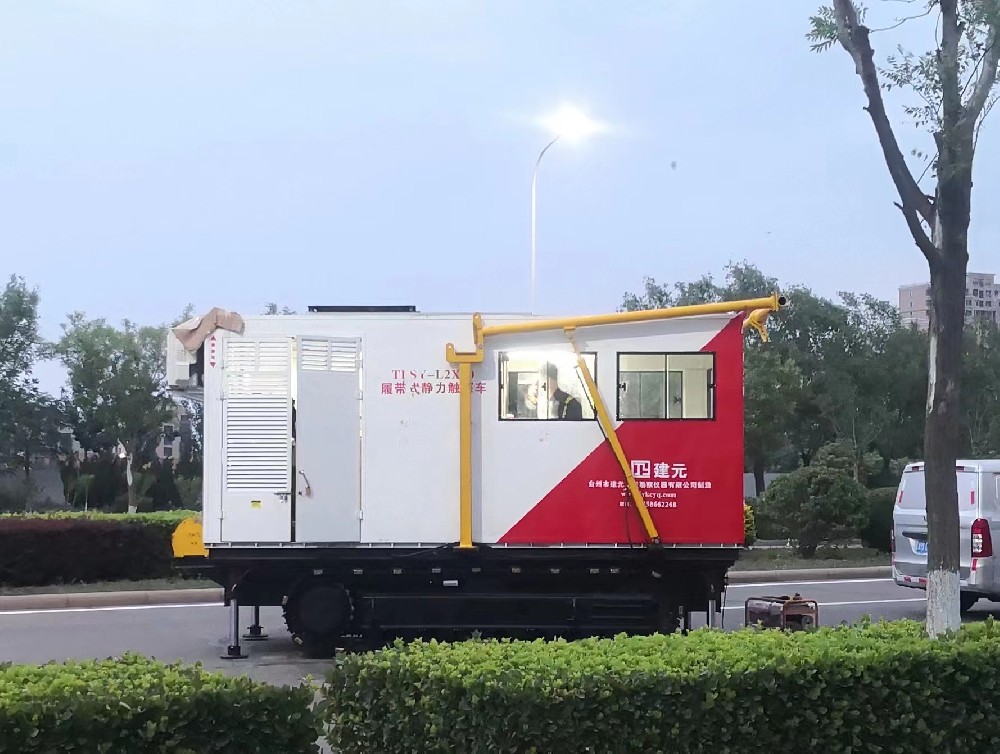 TLSY-L2-25型履帶式液壓靜探車(chē)在作業(yè)中