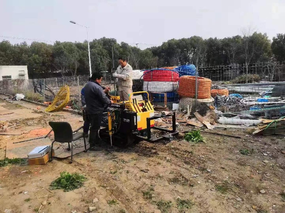 TLSY-5微型履帶式靜探車(chē)在作業(yè)中