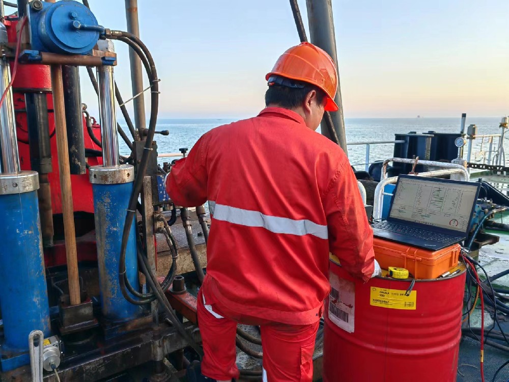 靜探機(jī)在自升式海洋平臺(tái)上貫入